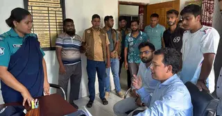কোরিয়াগামী কর্মীর সঙ্গে প্রতারণার চেষ্টা; যৌথ অভিযানে আটক চক্রের মূলহোতা